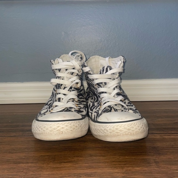 Zebra print fuzzy chuck taylor high top converse lace up sneakers - Picture 4 of 9